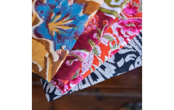 Les foulards imprimés : idéals pour l’été ou parfaits pour l’hiver ?